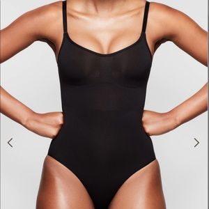 NWT SKIMS Sculpting Bodysuit with Snaps